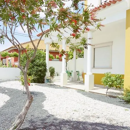 Martin's Atouguia Da Baleia